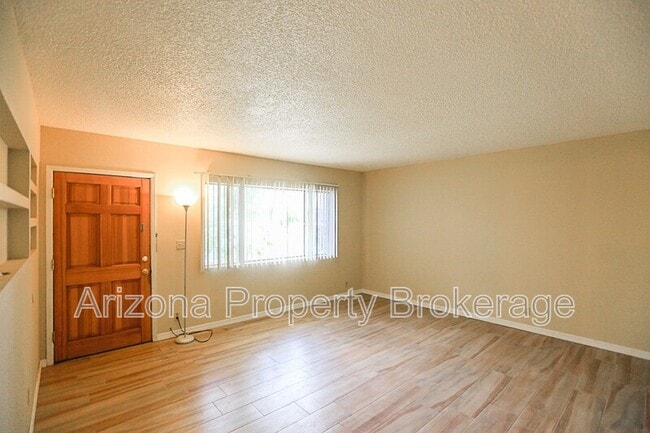 Foto del edificio - 2408 W Morten Ave