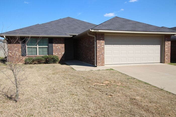 Foto principal - COMING SOON! - Gorgeous 3 Bedroom Home in ...