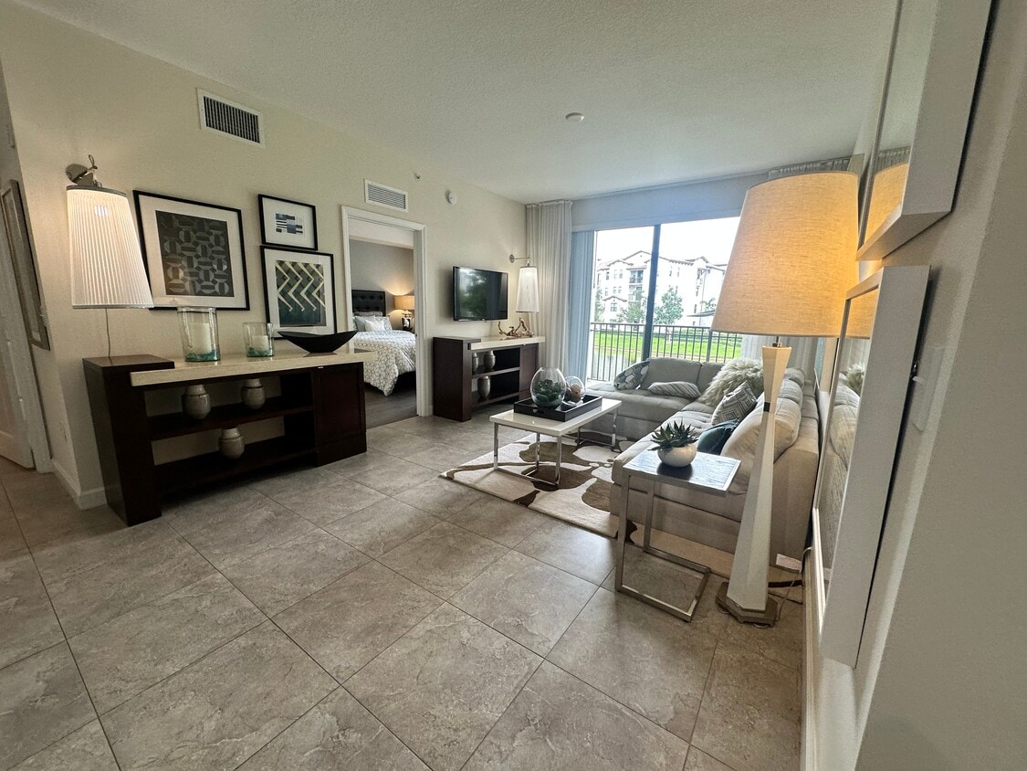 Foto principal - 11360 NW 46th Ln