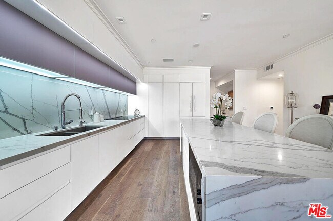 Foto del edificio - 132 N Swall Dr