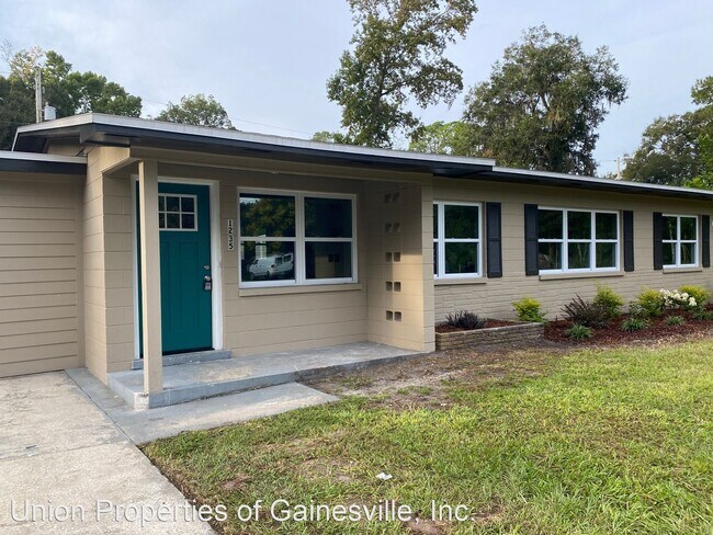 Foto del edificio - 4 br, 3 bath House - 1235 NE 17th Avenue