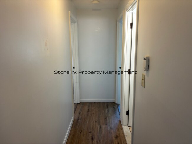 Building Photo - 10 Josephine St
