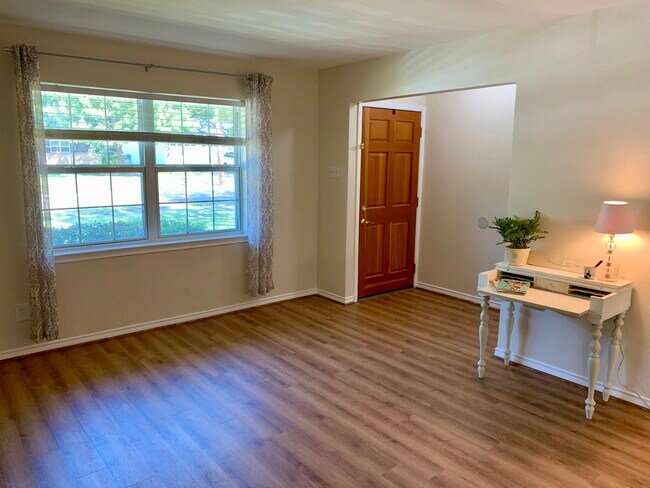 Foto del edificio - 717 Gaylewood Dr