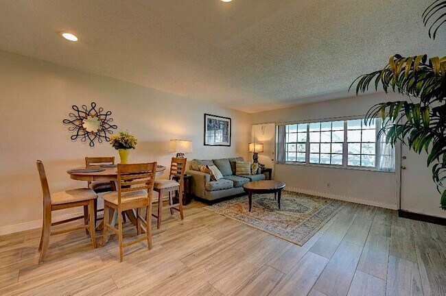 Foto del edificio - 5208 NE 24th Terrace