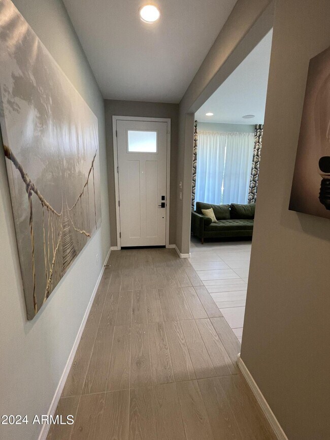 Foto del edificio - 5718 N 109th Ave