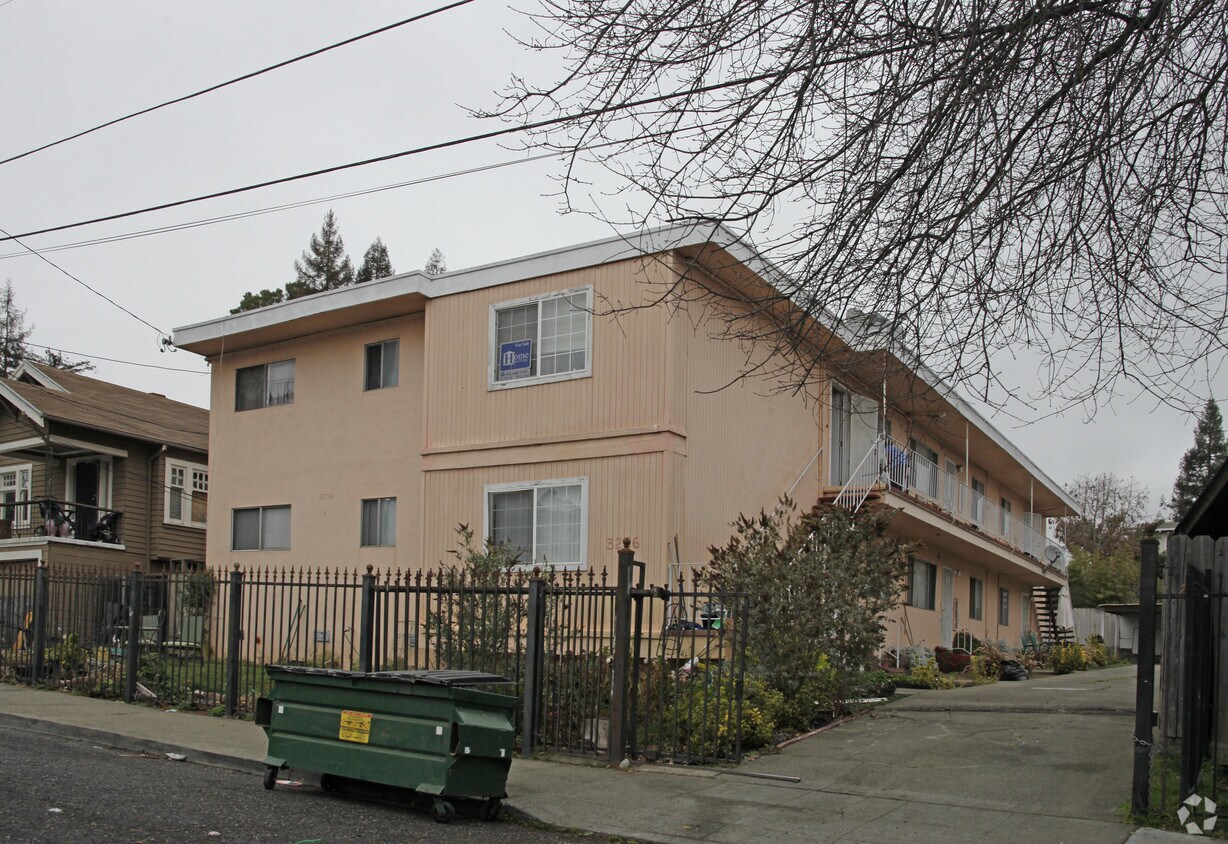 Foto principal - 3246 E 27th St