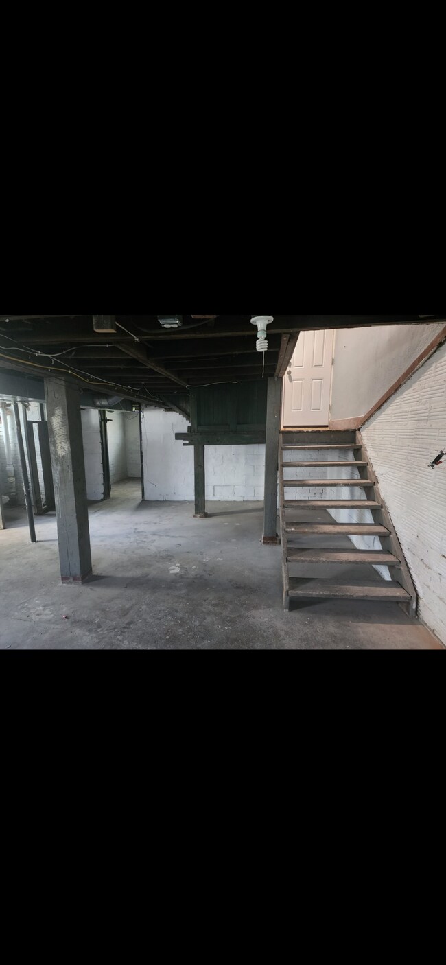 Building Photo - 262 Fairgreen Ave