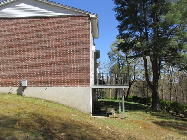 Building Photo - 14 Surrey Ln