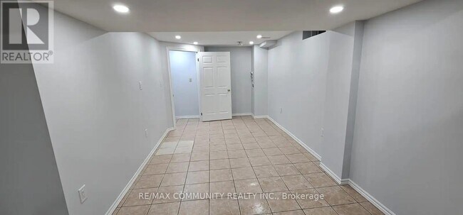 Building Photo - 91 Vivians Crescent