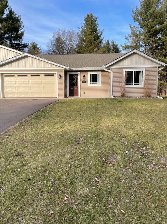 Building Photo - 122-124 Hickory Ln