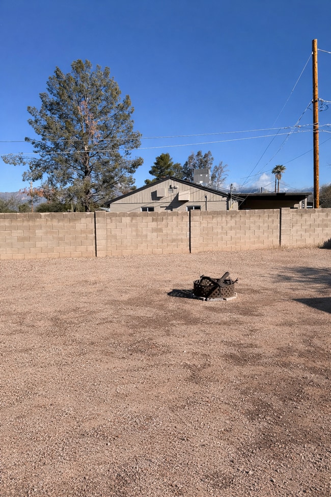 Building Photo - 5443 E Lester St