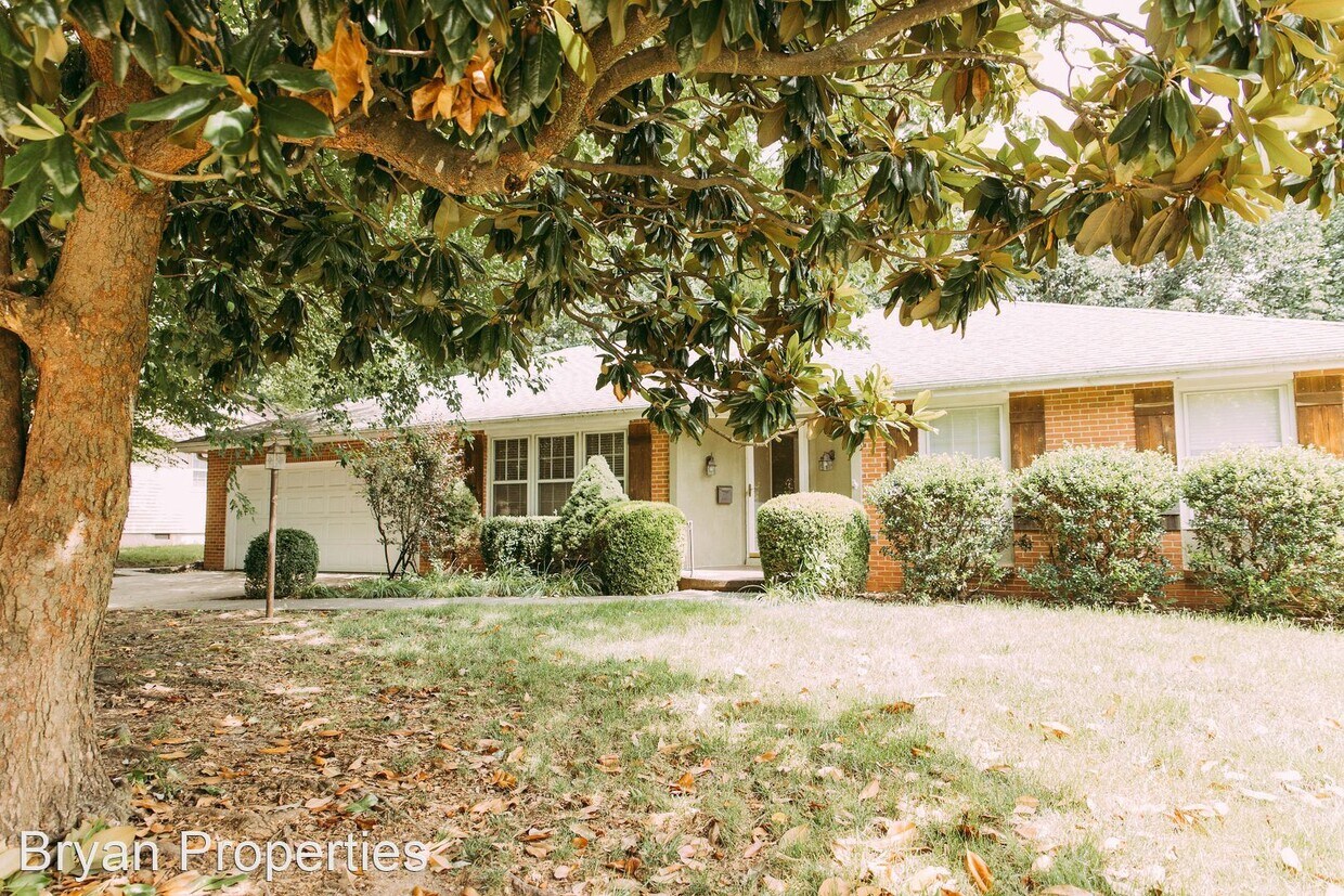Primary Photo - 3 br, 2 bath House - 2133 E. Montclair St.