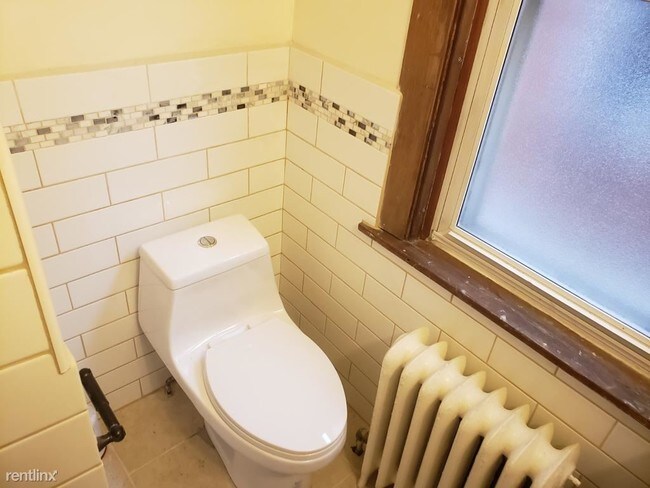 Building Photo - 4 br, 1 bath Apartment - 3514 Beechwood Blvd