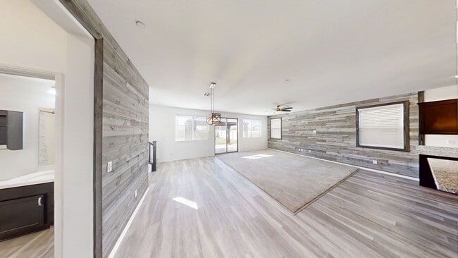 Foto del edificio - Beautiful 2 Story 4 Bedroom 3 Bathroom hom...