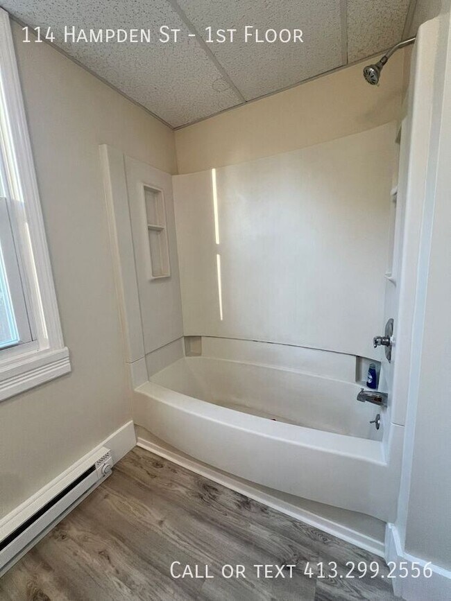Foto del edificio - Beautifully Renovated 2 Bedroom Unit In Ch...