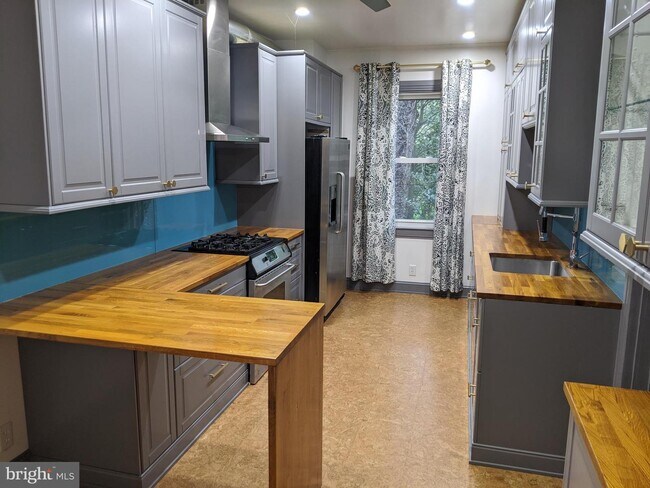 Foto del edificio - 365 E Market St