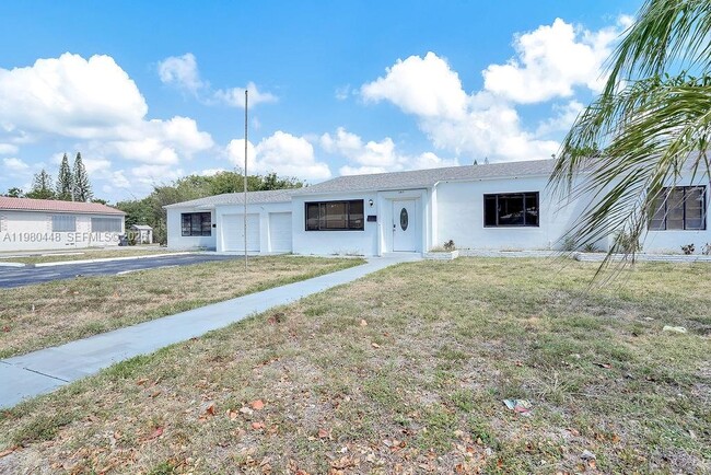 Building Photo - 2417 Pierce St