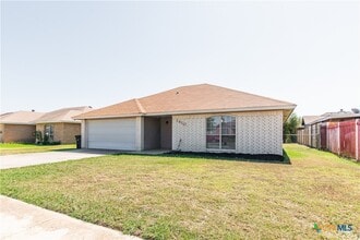 Building Photo - 1410 Windsor Cir