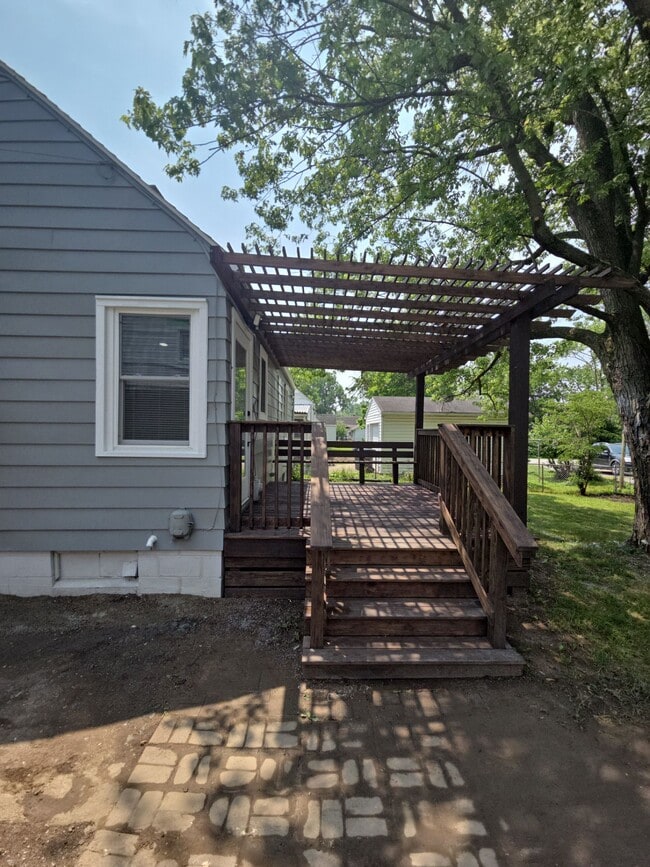 Building Photo - 509 N Rosedale Ave