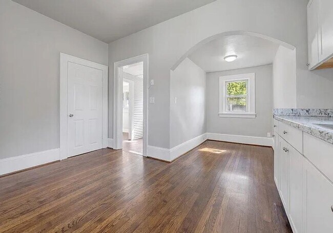 Building Photo - Spacious 3BR House in NW Roanoke. Availabl...