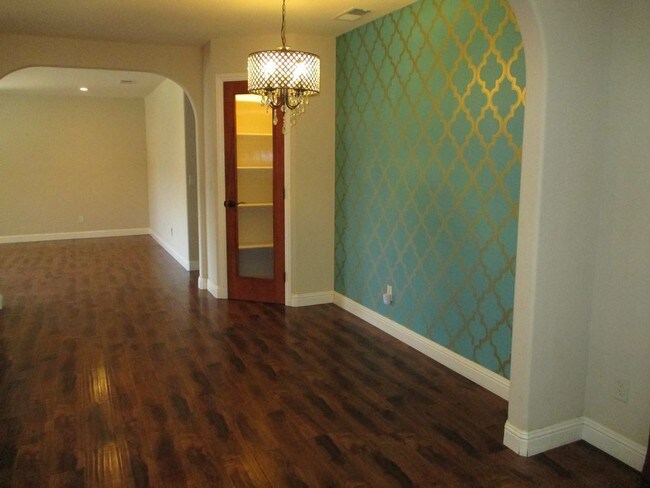 Foto del edificio - 267 E Cherry Ave