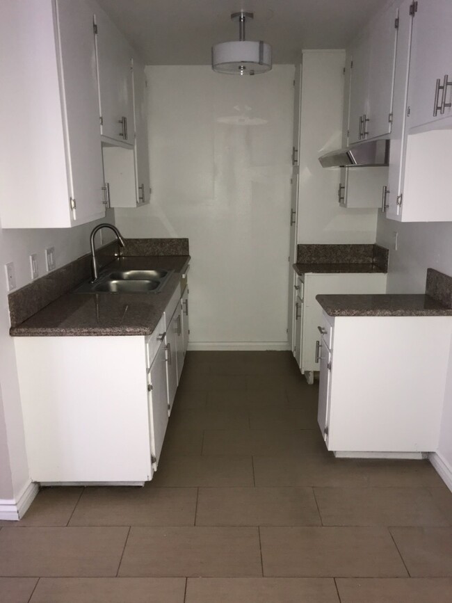 Foto del edificio - Remodel, Beautiful 2 bedroom 1 1/2 bath ap...
