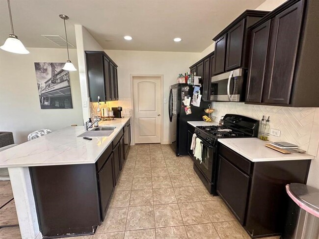 Building Photo - 2209 Nestlewood Dr