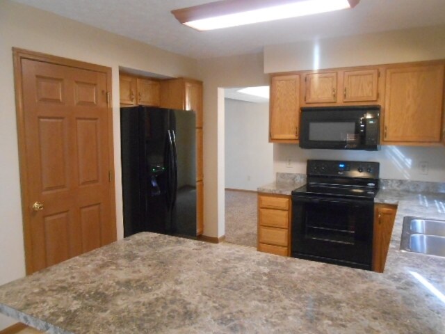 Building Photo - 206 Aston Ct
