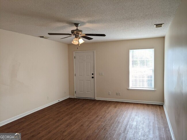 Foto del edificio - 1612 Rebekah Rd