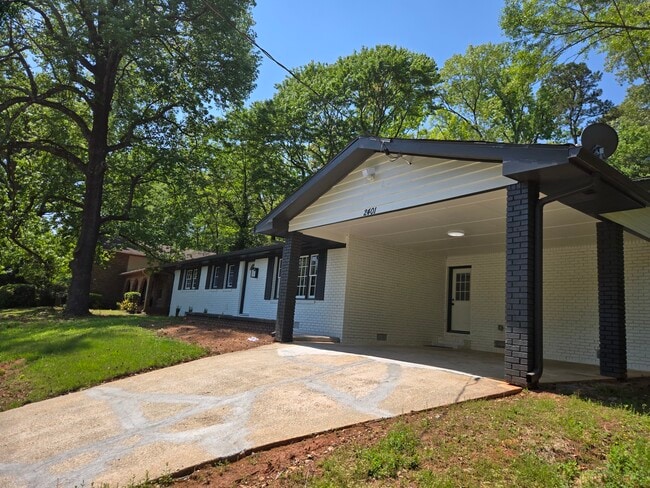 Building Photo - 2401 Winshire Dr