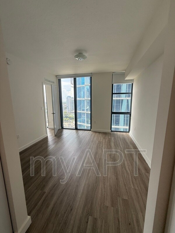 Foto del edificio - 513 N Miami Ave