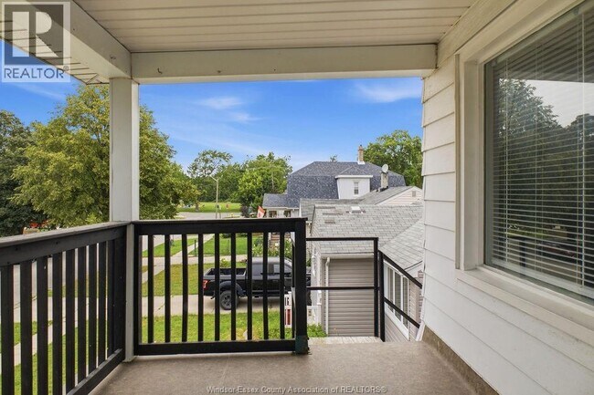 Photo du bâtiment - 1338 Bernard Rd
