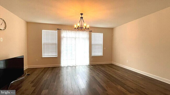 Building Photo - 15303 Linville Creek Dr