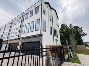 Building Photo - 5705 Dolores St