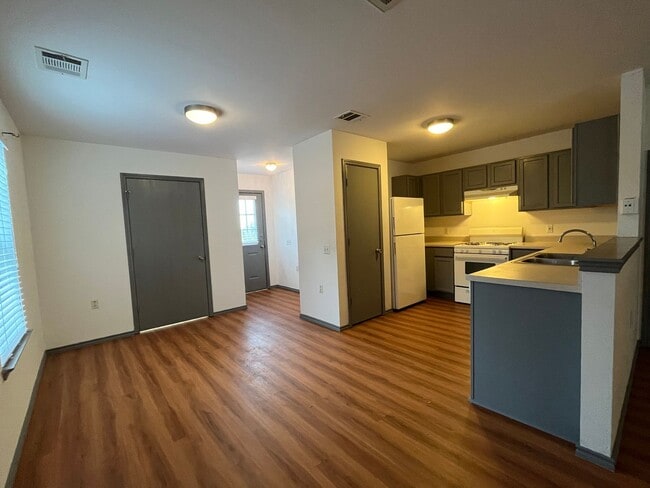 Building Photo - 17808 Cutback Dr