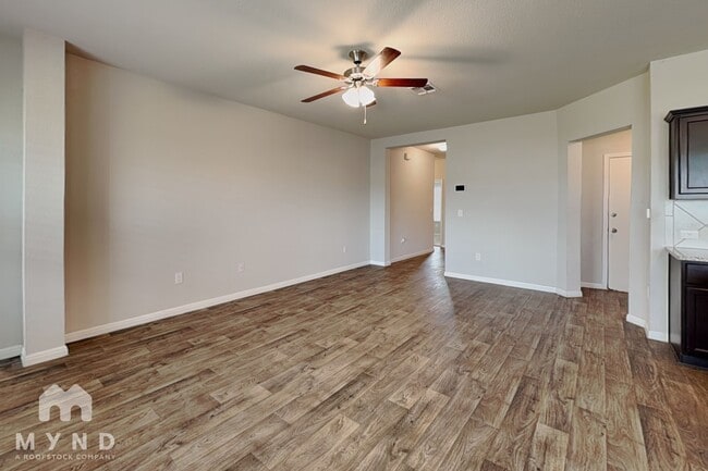 Building Photo - 10808 Seguin St