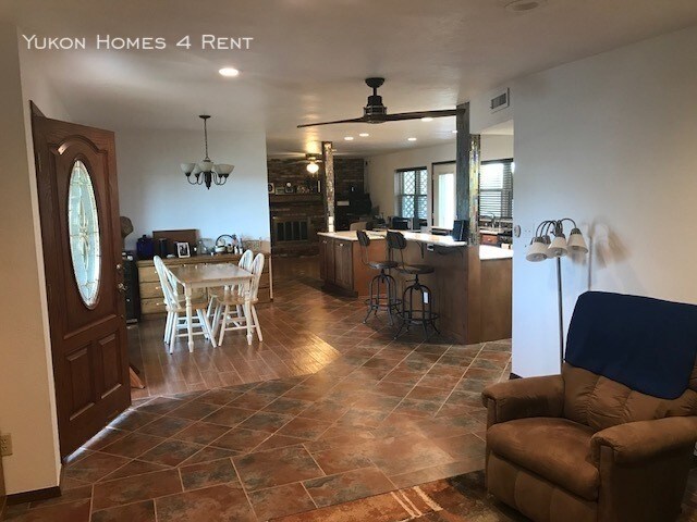 Foto del edificio - 1408 N Sara Rd