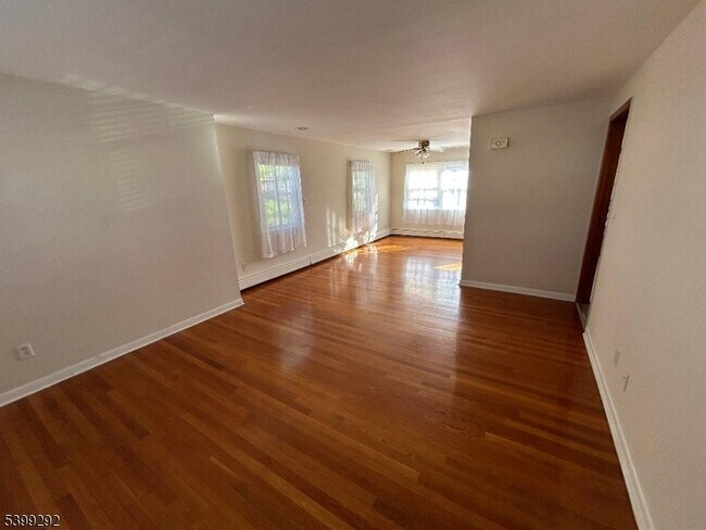 Foto del edificio - 1157 Goffle Rd