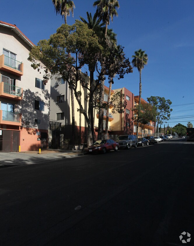 Foto del edificio - 909 S Bonnie Brae St
