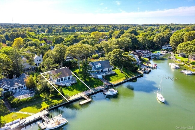 Foto del edificio - 2435 Cedar Ln