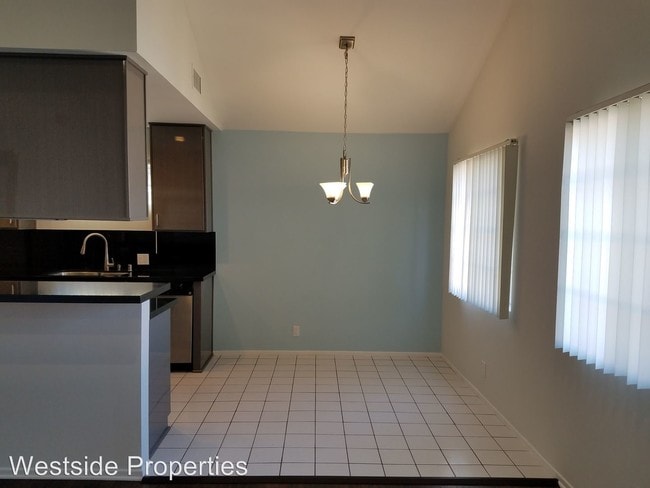 Building Photo - 4064 La Salle Ave