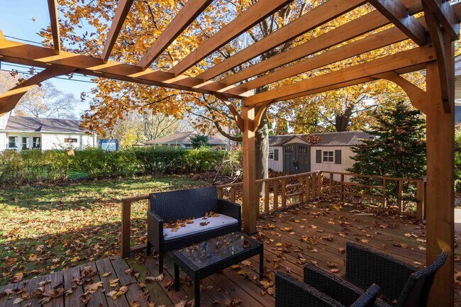 Foto del edificio - 6434 N Willow Glen Ln