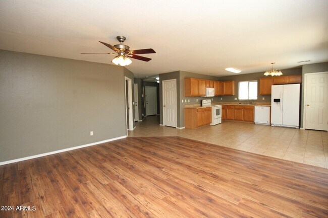 Building Photo - 3841 W Belle Ave