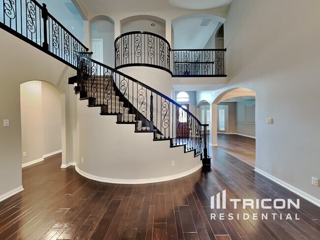 Foto del edificio - 131 Lake Trail Dr