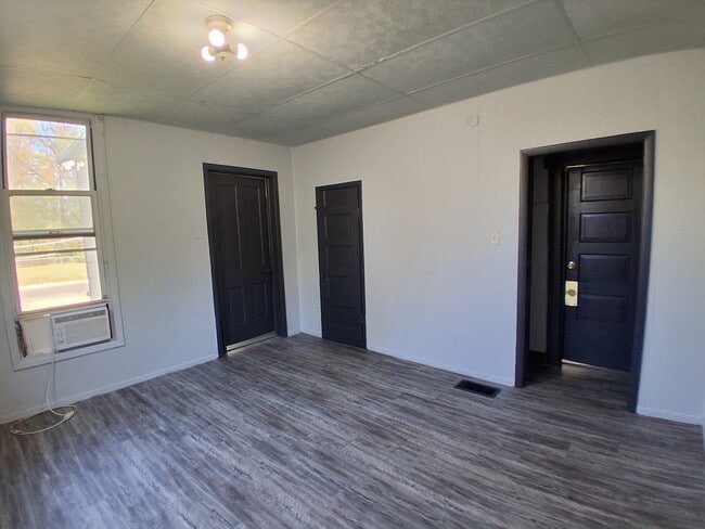 Building Photo - 714 Bryan-