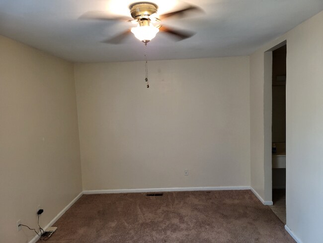 Building Photo - 6105 Honeysuckle Ln