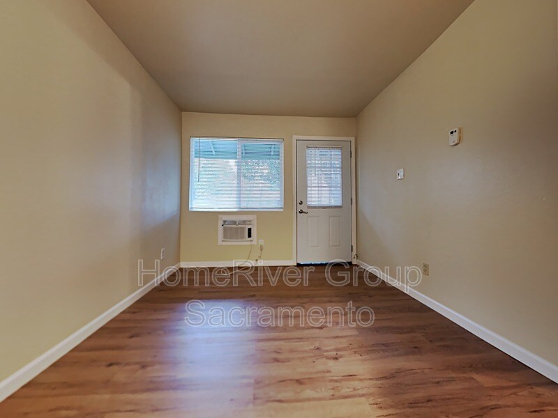 Primary Photo - 423 5th St