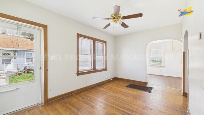 Foto del edificio - 413 E 6th St