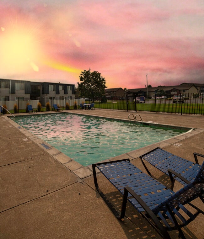 Piscina al atardecer - Hidden Pointe
