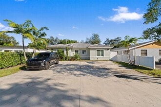 Building Photo - 6035 SW 40th Ct